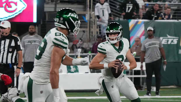 Jets QB Zach Wilson (2) and TE Jeremy Ruckert (89)
